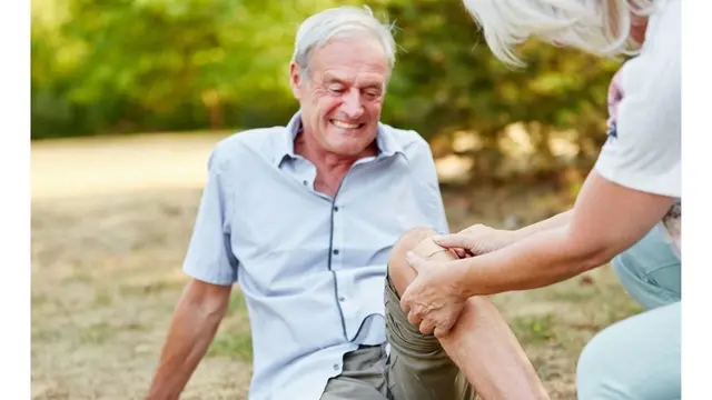 Arthritis Lansia: Terapi Efektif di Orange Health Clinic